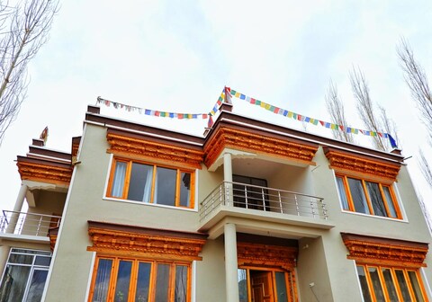 Olay Villa | Rooms & Restaurant