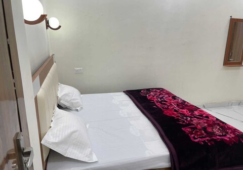 Hotel O Heaven Inn Guest House & Restro