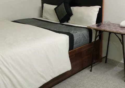 RR Inn Homestay | Rooms & Caretaker