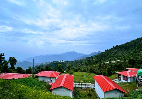 Life Resorts | Hill-view Rooms & Kitchen