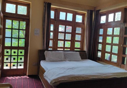 Hotel O POP Shanti Kunj Orchard Cottge