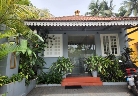 Crown Villa Vagator| Rooms Near the Beach