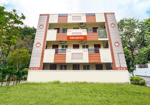 FabExpress Clover Castle - Nr. Coimbatore International Airport