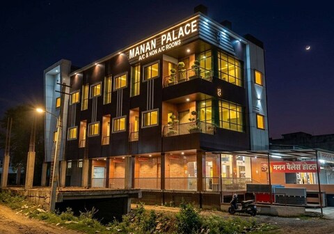 Manan Palace Hotel