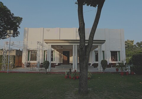 Hotel O Surprise Farm House