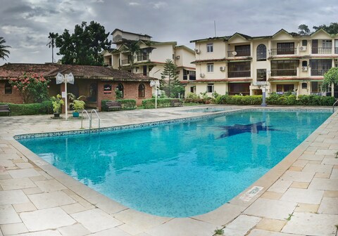 Cozy 2 BHK Apartment with Pool 750 Mtrs to Calangute Beach