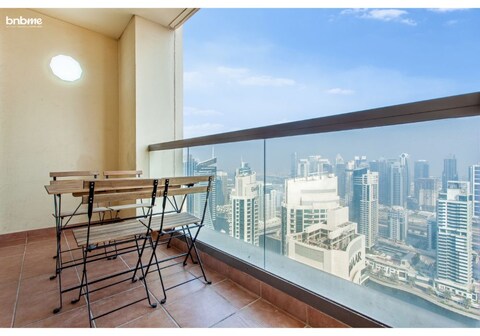 On JBR Beach Bars Restaurants Night Life 3501