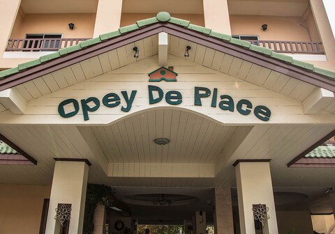 Opey De Place