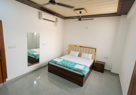Omji Ashram - Ramnagar | 10 min from Banke Bihari Temple