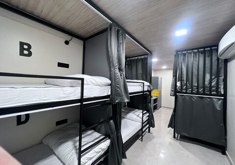 Shanti Inn | Luxury AC Dormitory