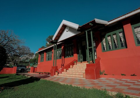 Lakefront Home Hotel