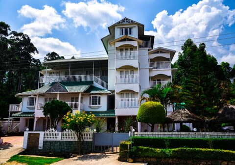 Lake Zone Holiday Resort