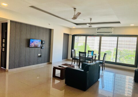 Hsquare Service Apartment Malad