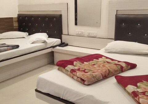Hotel Dhwani Palace