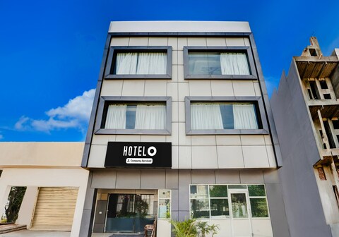 Super Hotel O Lohgarh Road Zirakpur Formerly JB Plaza