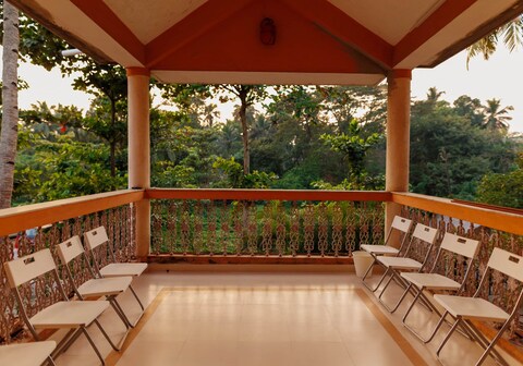 4 Rooms 5 Mins from beach with Pool Table