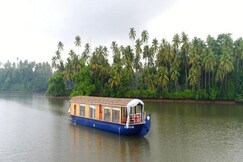 Queen of Chaliyar - Entire 1 Bedroom Luxury Houseboat, Calicut (Kozhikode) Queen of Chaliyar - Entire 1 Bedroom Luxury Houseboat, Calicut (Kozhikode)