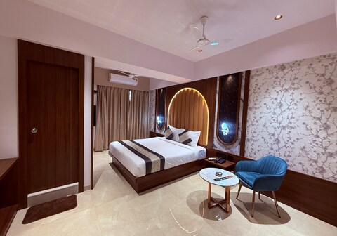 Hotel Saffron Grand Thane