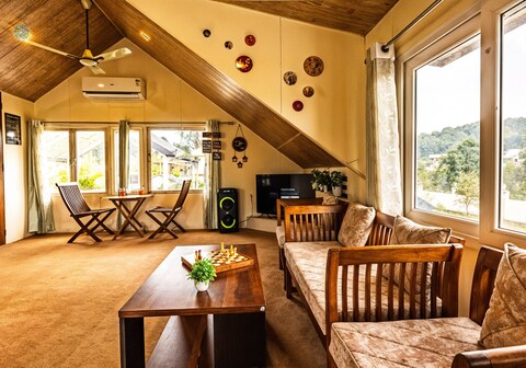 Silverleaf Cottage 2BR by Homeyhuts
