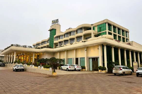 Hotel Babylon International