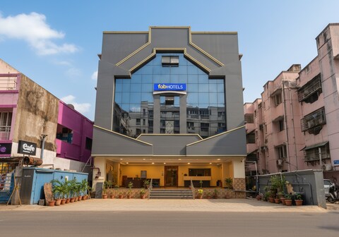 FabHotel Neethu Residency - 900M from SRM University Ramapuram