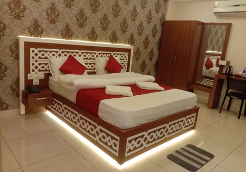 Emerald Royal Residency