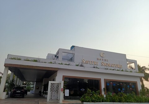 HOTEL SAVITRI SIGNATURE