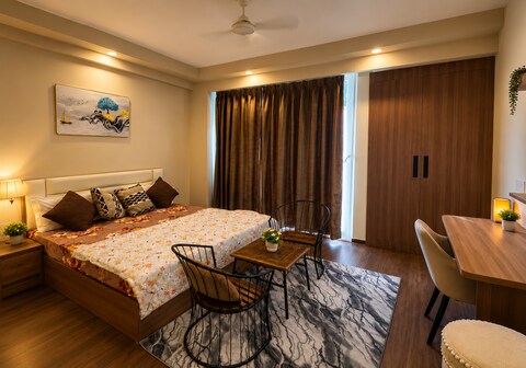 Omaxe luxury stay