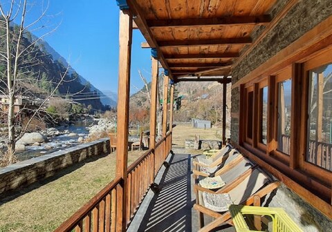 Bluehouse By The River