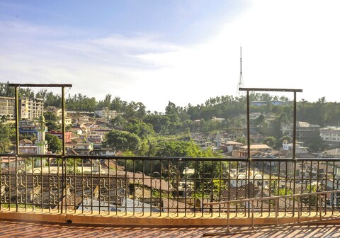 Honey Palace Homestay | Rooms & Caretaker