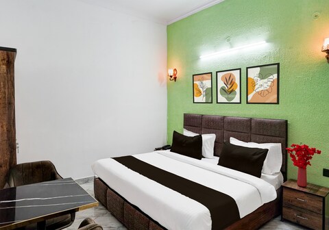 Collection O Shandilya Grand Residency