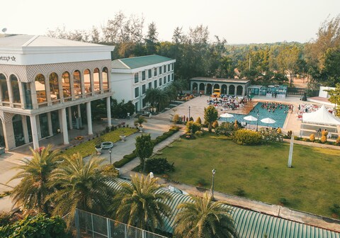 MERIDIAN BAY RESORT & SPA