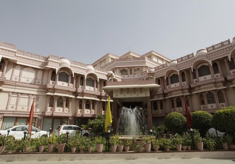 Hotel Raj Vilas Palace