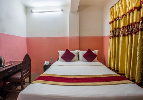 OYO 810 Hotel Peace Golden