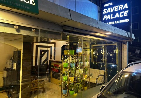 Hotel Savera Palace