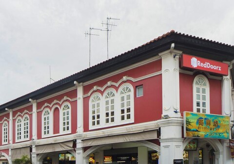 RedDoorz near Marine Parade Central