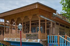 DASTAN HERITAGE HOUSEBOATS, Srinagar DASTAN HERITAGE HOUSEBOATS, Srinagar
