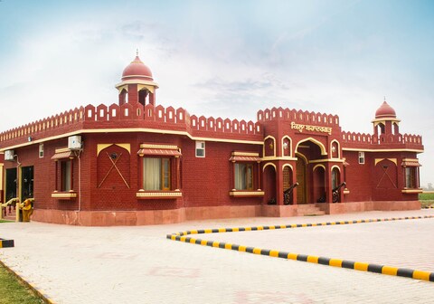 Jathedar Farm & Resort