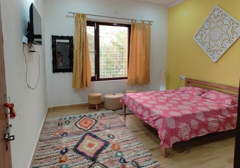 Himalayan Courtyard