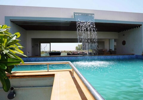 Casino Villa Luxurious 6BHK Infinity Pool With Waterfall