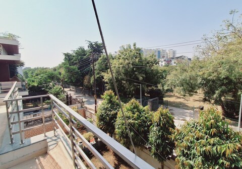 2 Bedroom Suite in Noida