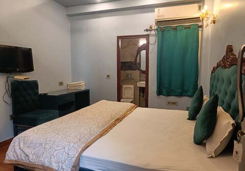 Maya Hotel and Restaurent