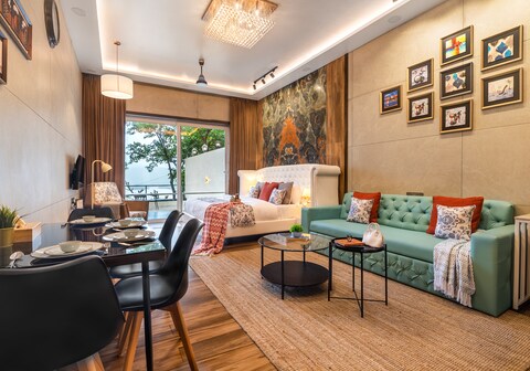 Luxury Suites by Ashiyaanaa with Pvt Pool