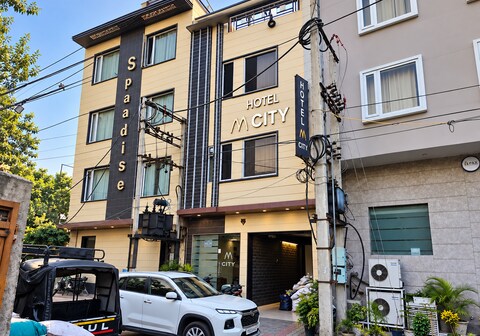 Hotel M City