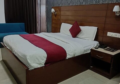 FabHotel Highway Pride