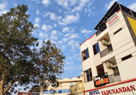 HOTEL YADUNANDAN