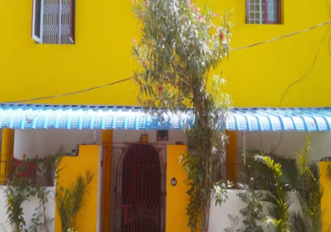 Apartment with free WiFi near airport