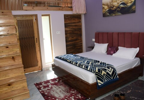 Nav Chetna River View Home Stay | kainchi Dham