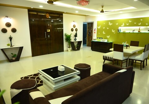 Versatile Gateway Apartments 2 Vile Parle