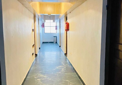 Hotel O East Lodge Inn